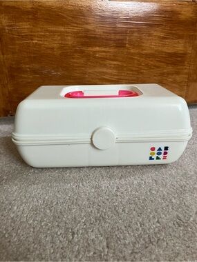 Pretty in Petite Caboodle Case